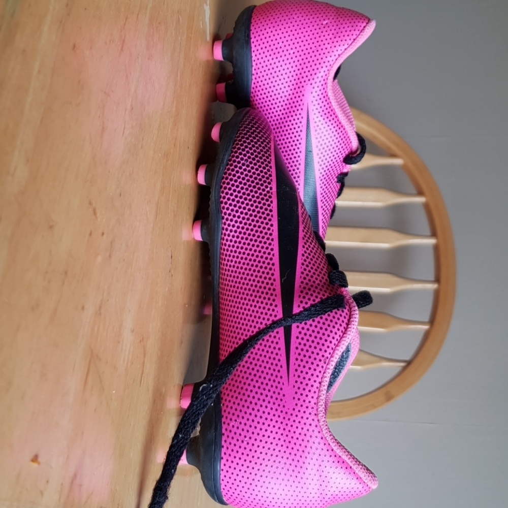 Soccer shoes